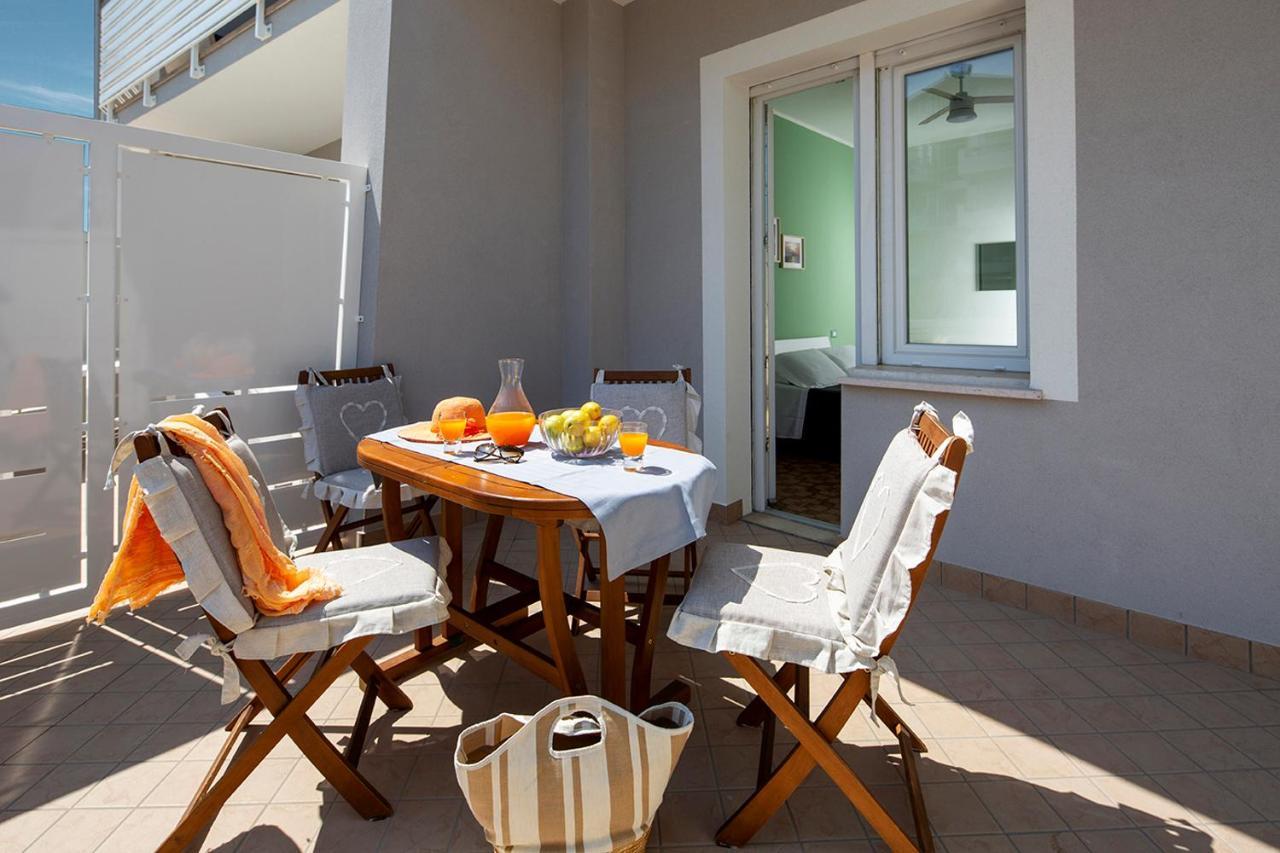 Appartamenti Villa Miramare Rímini Exterior foto